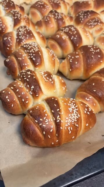 Selbstgebackene Brötchen – Rezept von Agon Kocht auf Instagram